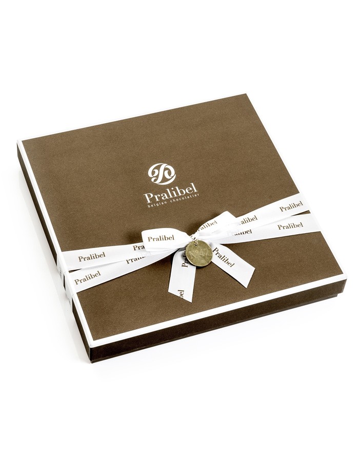 Coffret brun de 47 chocolats Pralibel